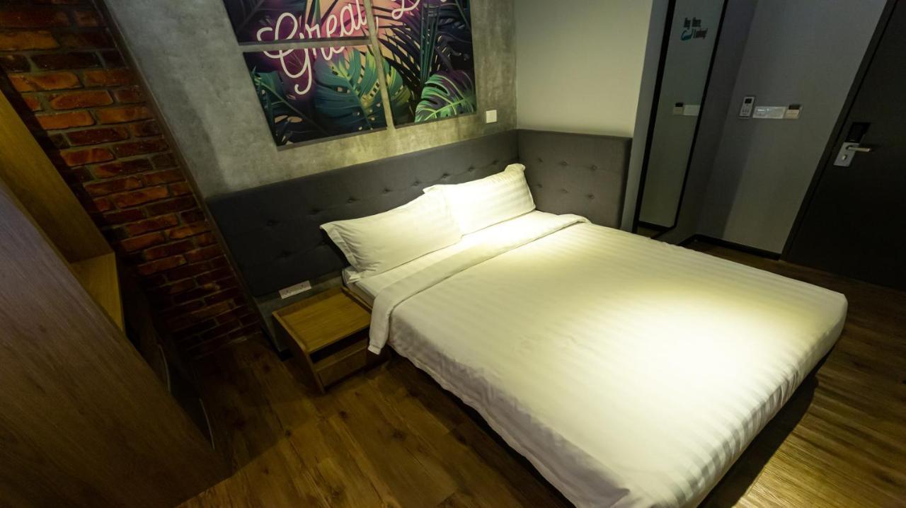 Brown Hotel Джордж Таун Екстериор снимка
