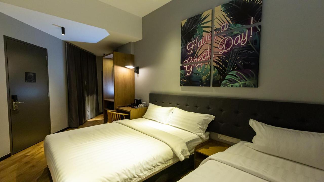 Brown Hotel Джордж Таун Екстериор снимка