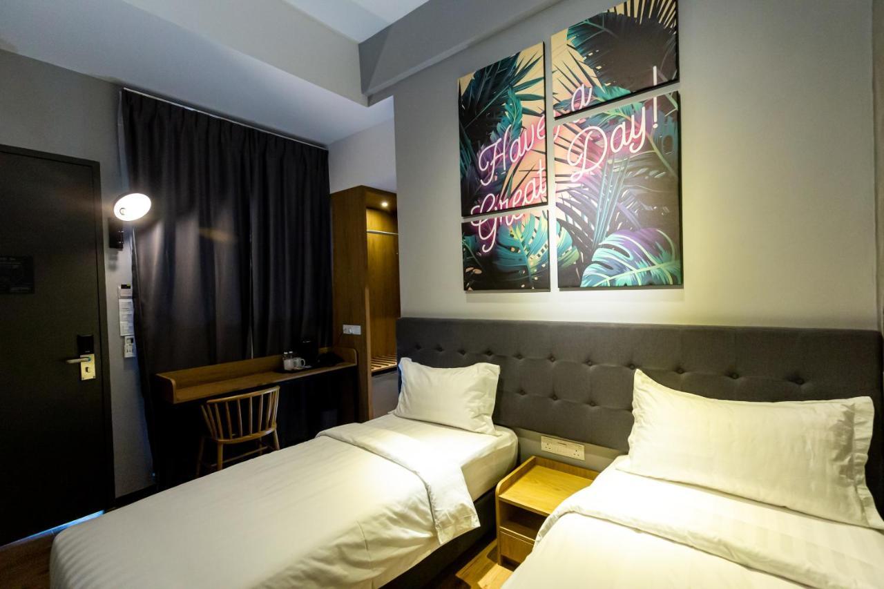 Brown Hotel Джордж Таун Екстериор снимка