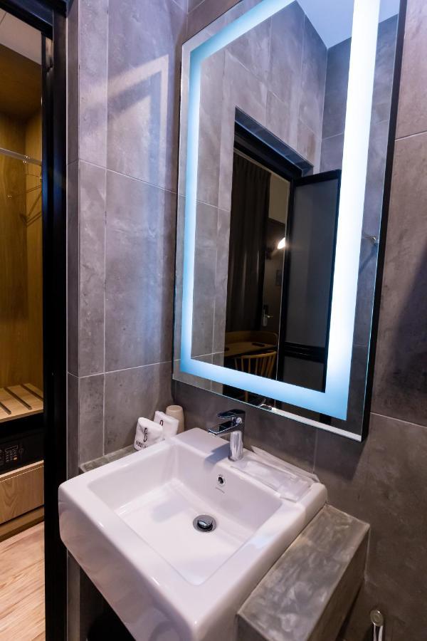 Brown Hotel Джордж Таун Екстериор снимка